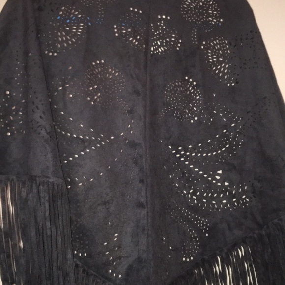 Parfois NWT Black Shawl with fringe - Picture 5 of 8